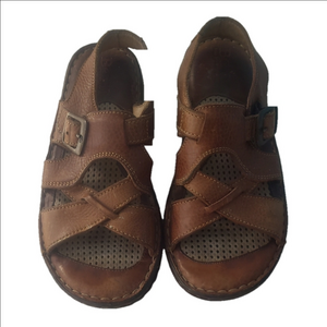 Born Brown Sandals with Comfortable Leather Straps b9